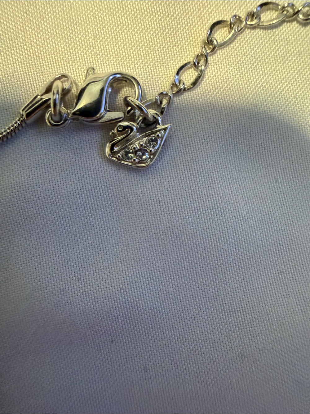 Swarovski pendant w/a distinctive interlocking design with clear pavé crystals - Picture 4 of 6